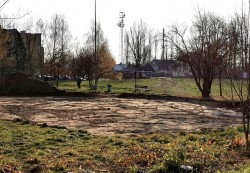 Budując plac zabaw zniszczyli boisko (12 listopada 2021)