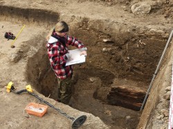Co archeolodzy znaleźli na skwerku? (23 marca 2022)